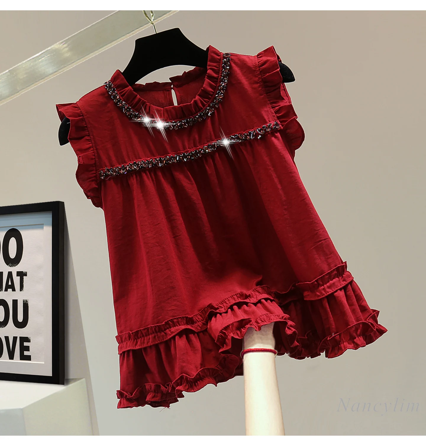Fungus Lace Sleeveless Doll Shirt, Red Blouse for Women, 2025 Summer Korean Version Short Diamond Pullover Top
Fungus Lace Sleeveless Doll Shirt, Red Blouse for Women, 2025 Summer Korean Version Short Diamond Pullover Top