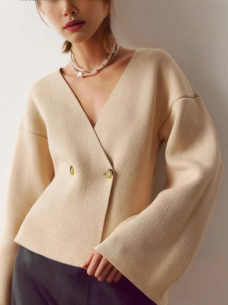 Button Knitted Cardigan Women Casual Deep V-Neck Long Sleeve Slim Warm Solid Sweater Autumn New Lady Fashion Coat Top
Button Knitted Cardigan Women Casual Deep V-Neck Long Sleeve Slim Warm Solid Sweater Autumn New Lady Fashion Coat Top
