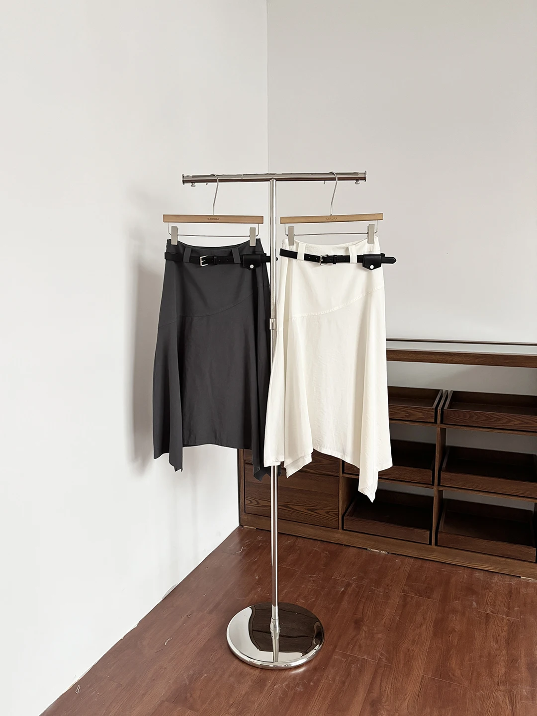 Asymmetric High Waist A-Line Midi Skirt Women's Summer 2026 Korean Style Slimming Grey Suit Half-length Skirt Elegant
Asymmetric High Waist A-Line Midi Skirt Women's Summer 2026 Korean Style Slimming Grey Suit Half-length Skirt Elegant