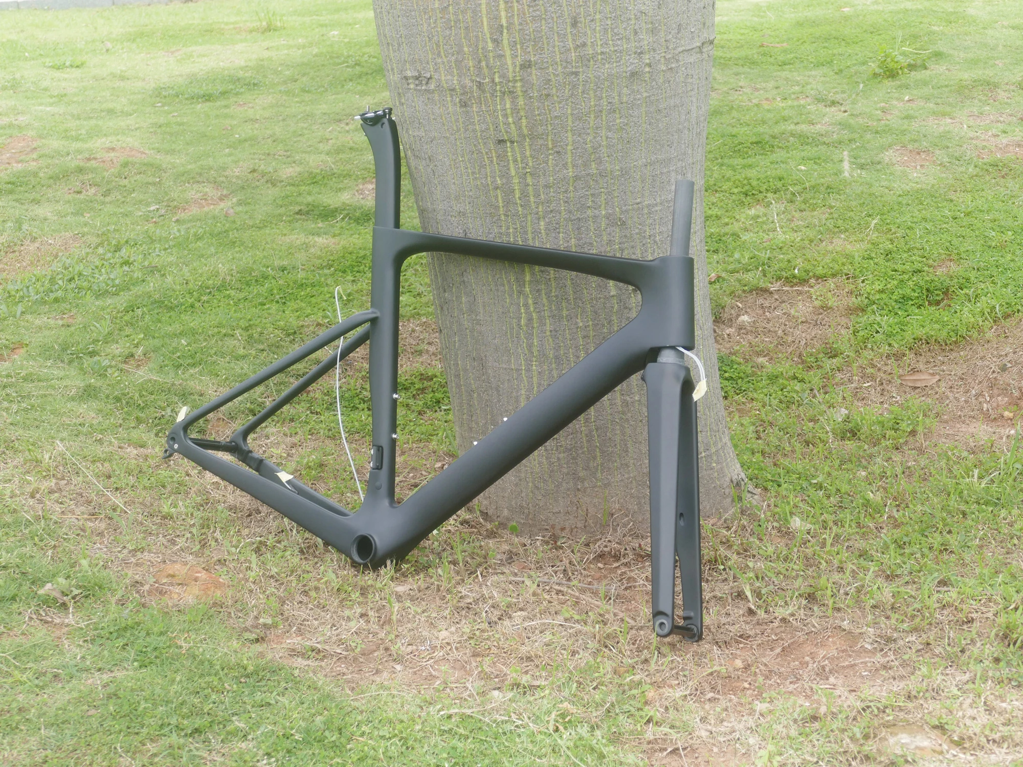 FR-916 Full Carbon UD Matt Black Road Bike Bicycle Cycling Thru Axle Disc Brake Road Frame Fork Seatpost Thru Axle 12 * 142mm
FR-916 Full Carbon UD Matt Black Road Bike Bicycle Cycling Thru Axle Disc Brake Road Frame Fork Seatpost Thru Axle 12 * 142mm