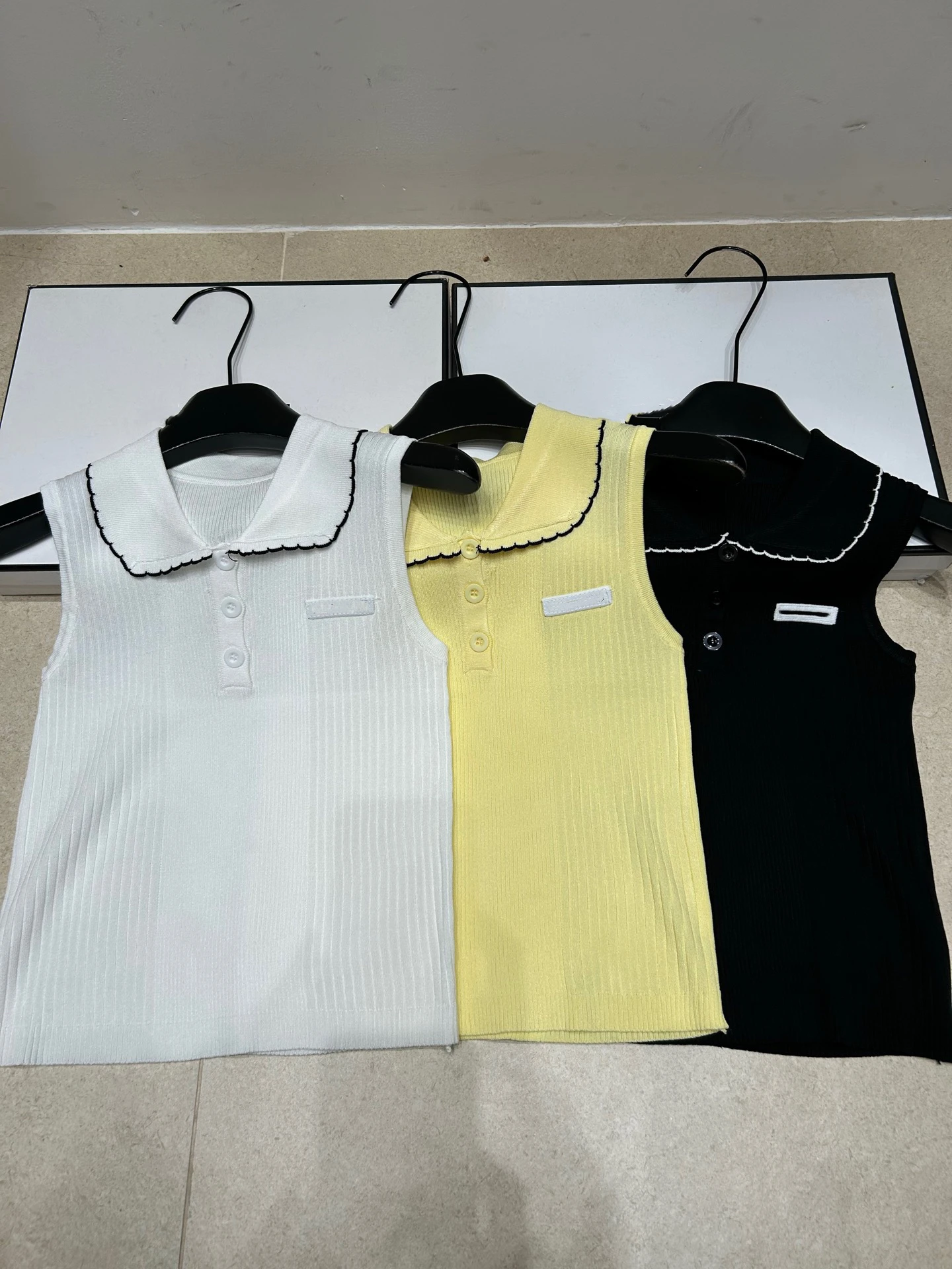 VIBE Brand Knitted Button-Up Sleeveless Vest Women's College Style Doll Collar Top Skin-Friendly Breathable Slimming Versatile
VIBE Brand Knitted Button-Up Sleeveless Vest Women's College Style Doll Collar Top Skin-Friendly Breathable Slimming Versatile