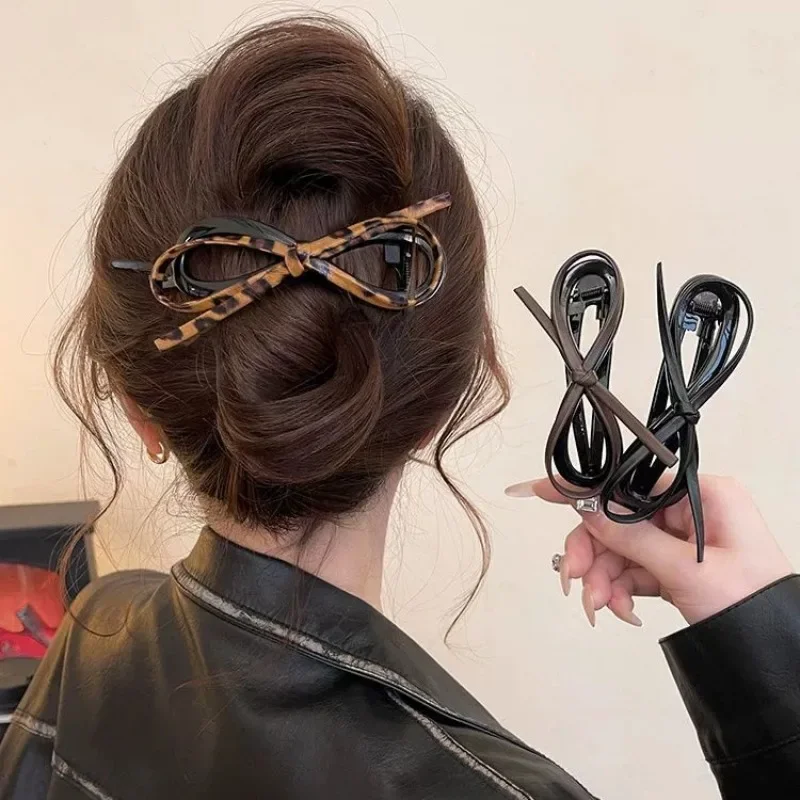 New Twisted Hair Clip PU Bow Barrettes Large Size Hair Clips Plastic Hairpin Sweet Daily Headwear Women Hair Accessories
New Twisted Hair Clip PU Bow Barrettes Large Size Hair Clips Plastic Hairpin Sweet Daily Headwear Women Hair Accessories