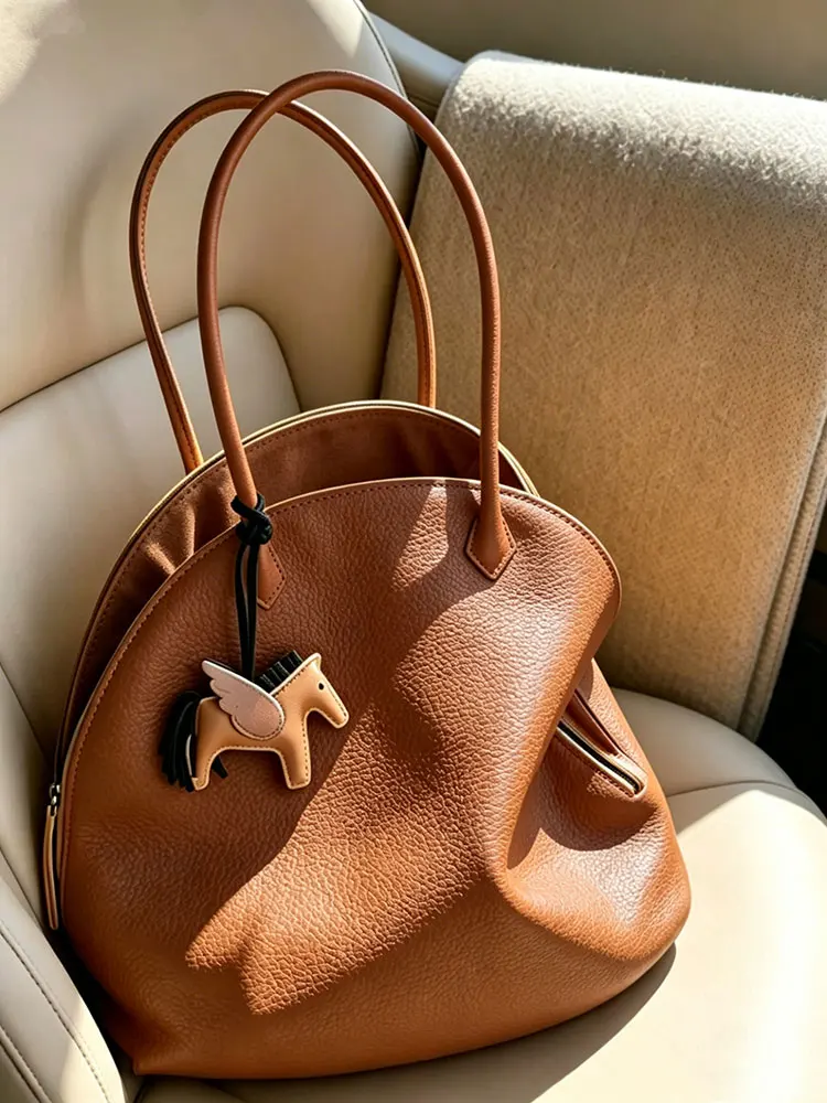 Caramel Shaped Large Capacity Women's Tote Bag 2026 New Style High-End Sensation Versatile Single Shoulder Handbag
Caramel Shaped Large Capacity Women's Tote Bag 2026 New Style High-End Sensation Versatile Single Shoulder Handbag