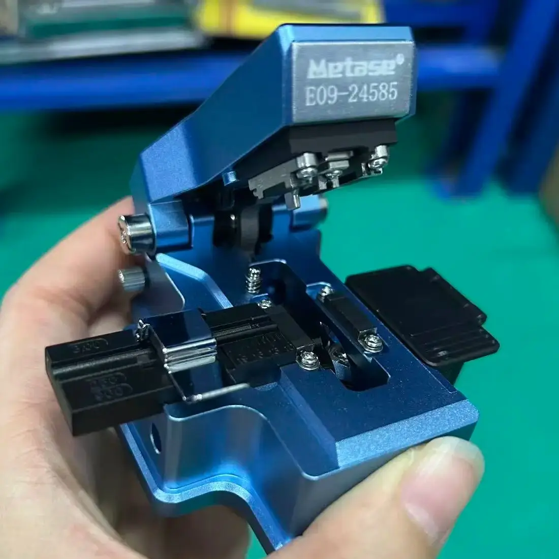 Original Metase MT-09 One-step Fiber Optical Cleaver MT09 FTTT High precisionfiber optic cutting knife
Original Metase MT-09 One-step Fiber Optical Cleaver MT09 FTTT High precisionfiber optic cutting knife