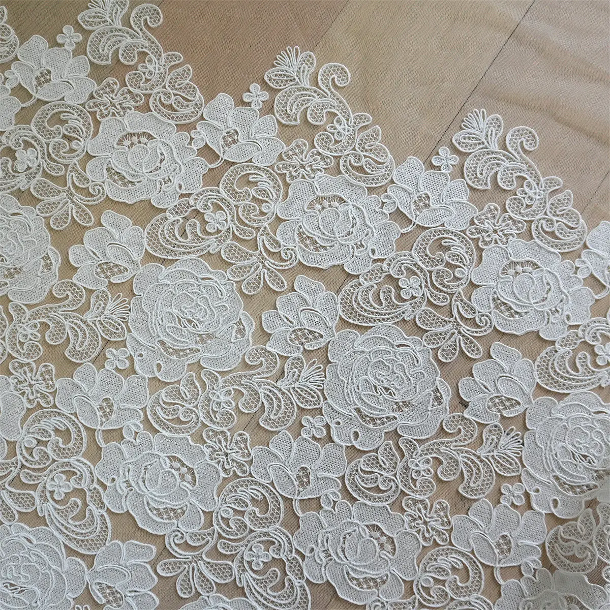 White Floral Embroidered Lace Fabric with Boning for Bridal Wedding Dress DIY Flower Costume Trims Decor Material
White Floral Embroidered Lace Fabric with Boning for Bridal Wedding Dress DIY Flower Costume Trims Decor Material