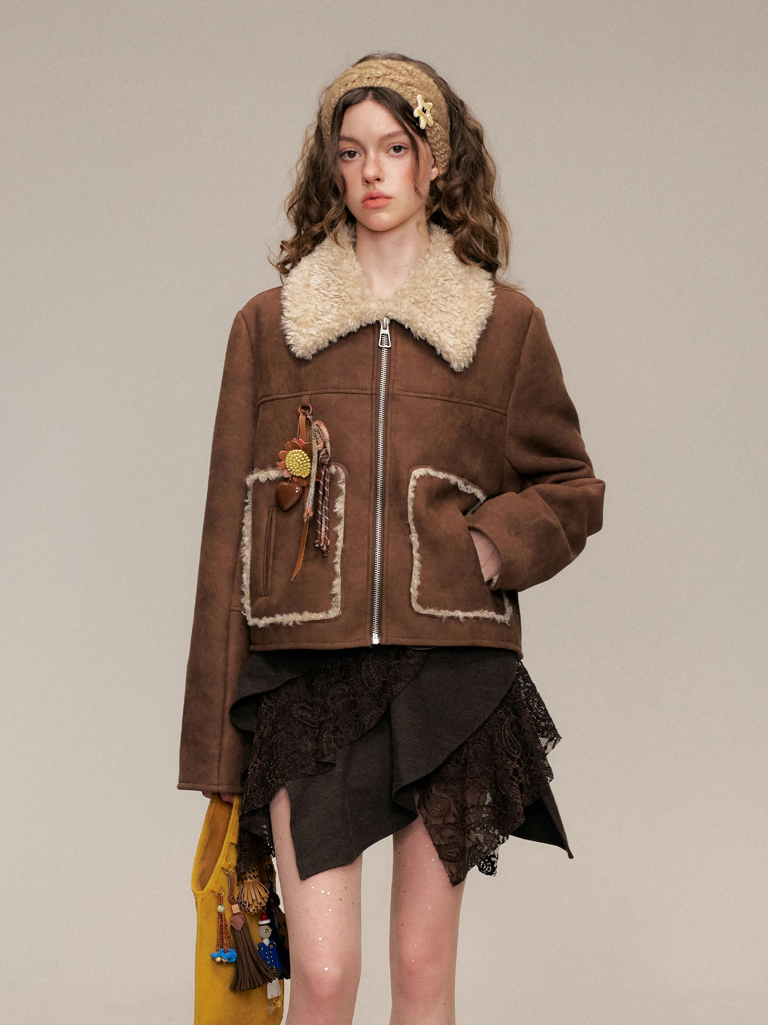 Street Sle ort Lamb Fur Jaet Women's Warmth Inteated Leather And Fur Collar Flip Winter New Arrival Korean Version
Street Sle ort Lamb Fur Jaet Women's Warmth Inteated Leather And Fur Collar Flip Winter New Arrival Korean Version