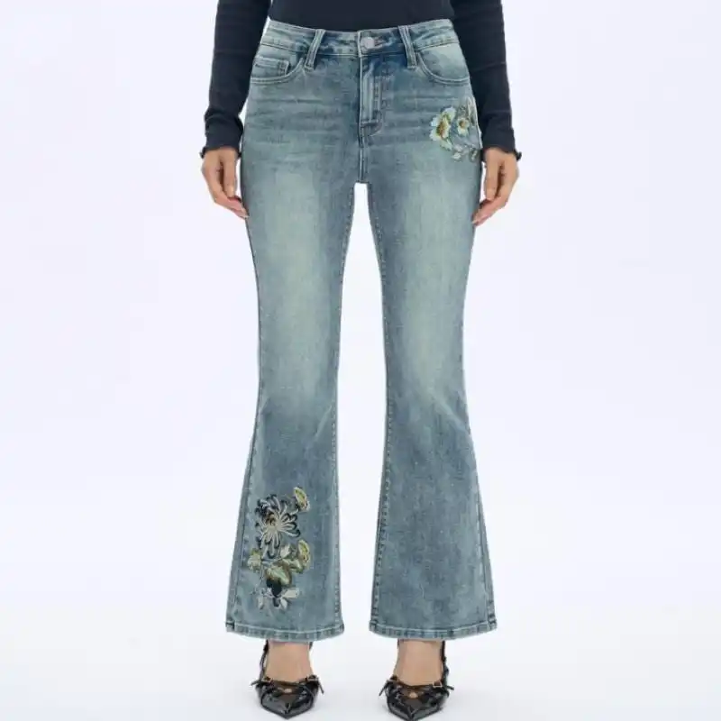 Vintage Floral Embroidery Jeans for Women 2000s Mid Rise Flared Jeans Retro Y2k Stretch Denim Pants High Street Basic Trousers
Vintage Floral Embroidery Jeans for Women 2000s Mid Rise Flared Jeans Retro Y2k Stretch Denim Pants High Street Basic Trousers