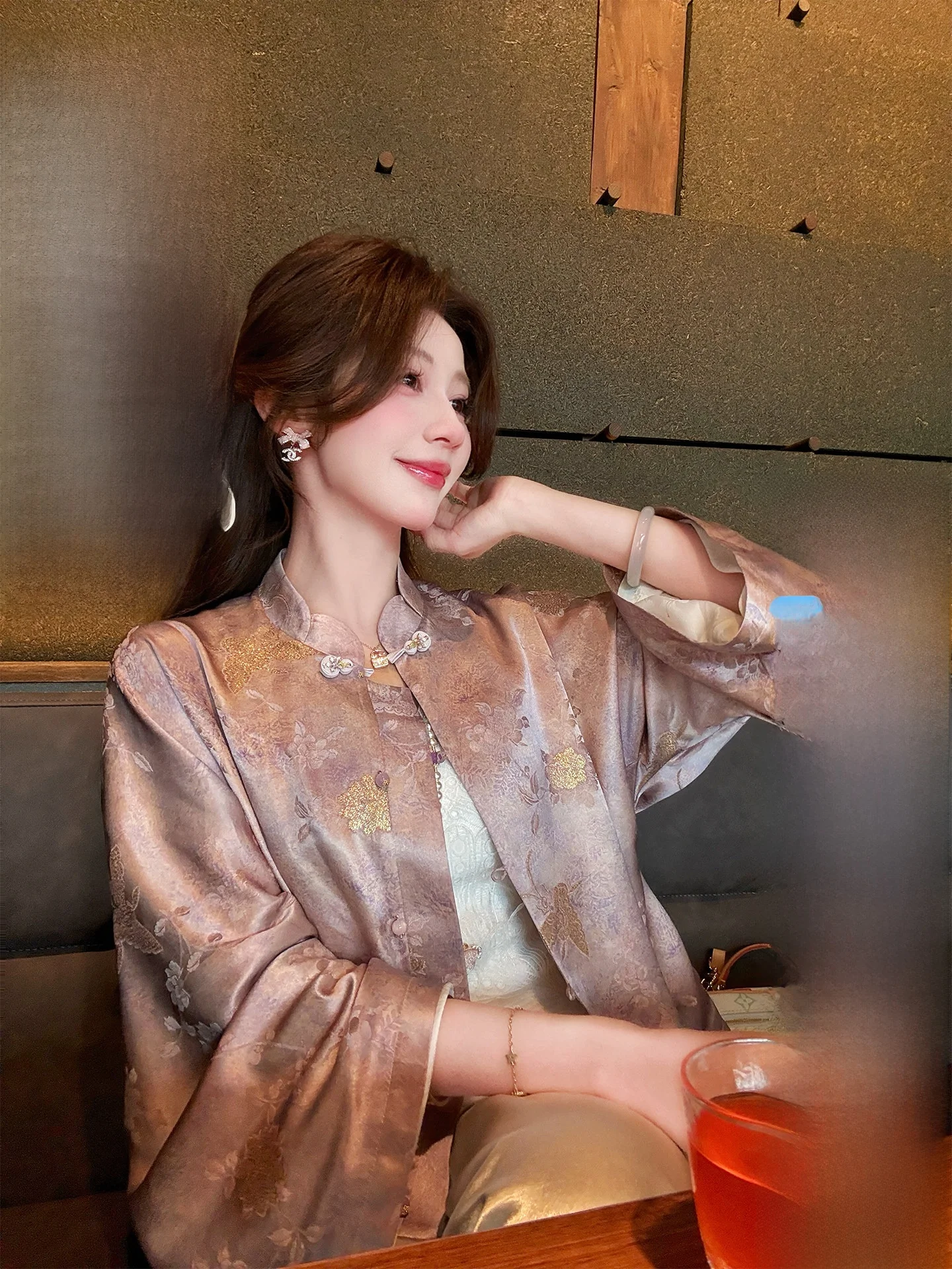 Early Spring Women's Silk Jacket Gold Dust Chinese Style Open Cardigan Standard Fit Long Sleeve Stand Collar Coat
Early Spring Women's Silk Jacket Gold Dust Chinese Style Open Cardigan Standard Fit Long Sleeve Stand Collar Coat