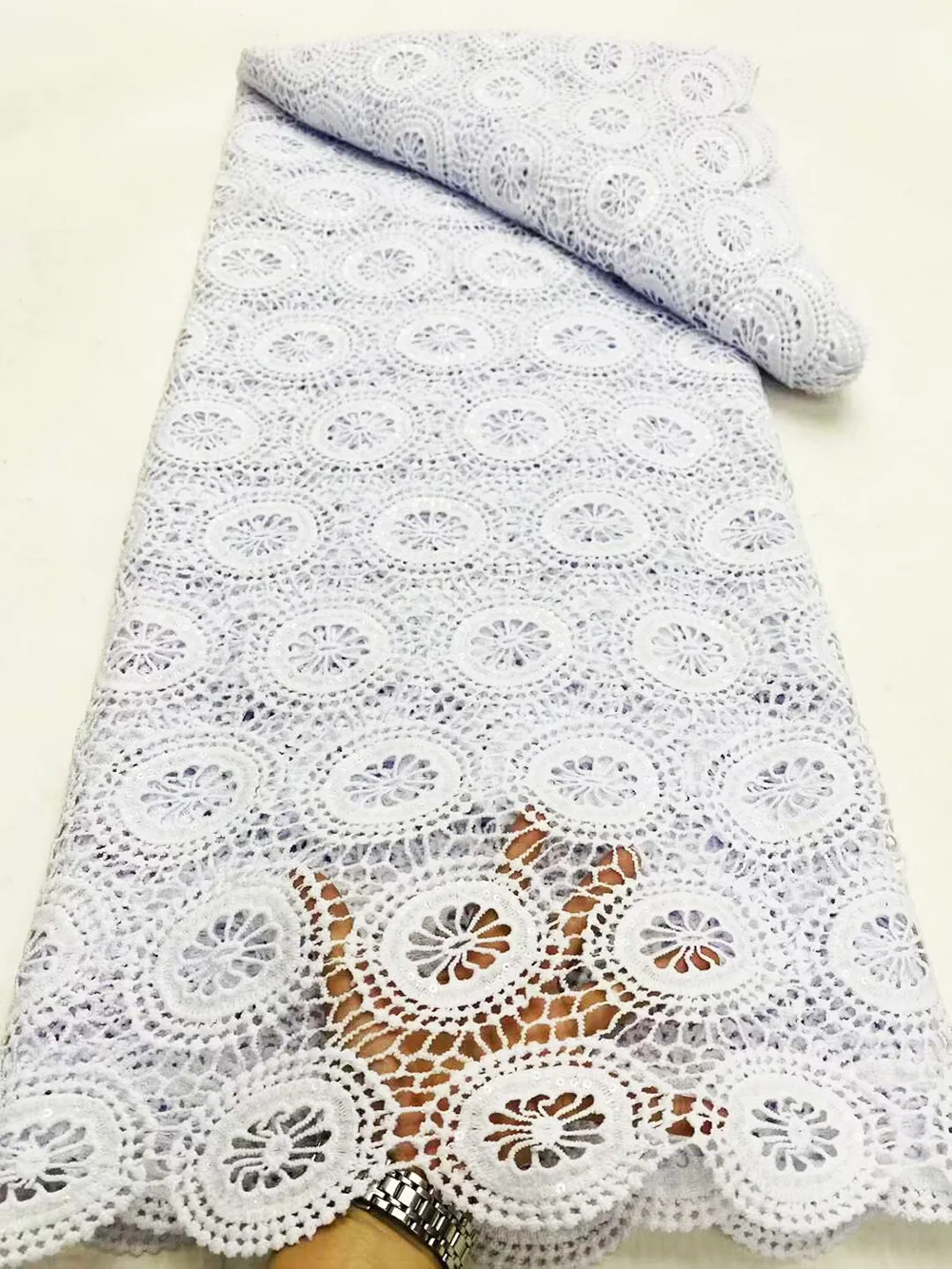 Роскошная африканская гипюровая кружевная ткань белого золота, высокое качество, молочный шелк, шнур с блестками, кружево с блестками для нигерийской вечеринки CO1222
Роскошная африканская гипюровая кружевная ткань белого золота, высокое качество, молочный шелк, шнур с блестками, кружево с блестками для нигерийской вечеринки CO1222