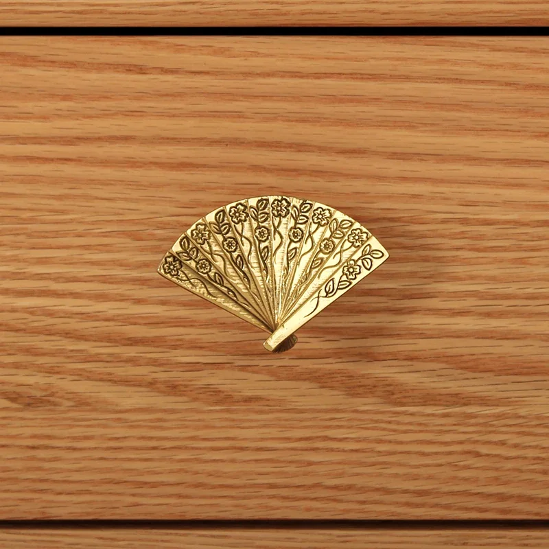 Light luxury fan-shaped cabinet door handles feather retro European style drawer wardrobe door brass handles for furniture
Light luxury fan-shaped cabinet door handles feather retro European style drawer wardrobe door brass handles for furniture