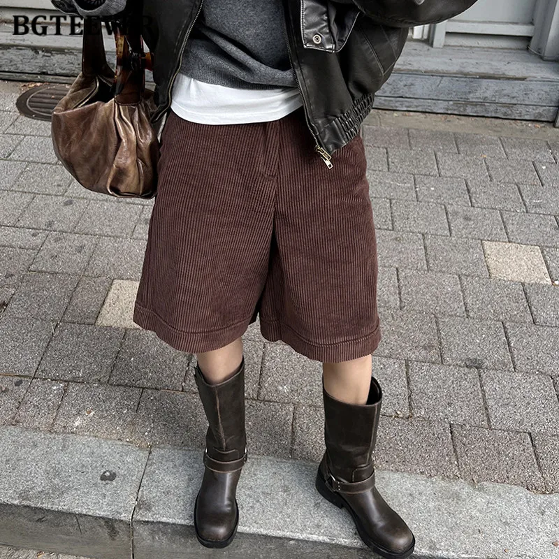 BGTEEVER Casual High Waist Pockets Female Corduroy Shorts Autumn Winter Vintage Loose Women Wide Leg Shorts
BGTEEVER Casual High Waist Pockets Female Corduroy Shorts Autumn Winter Vintage Loose Women Wide Leg Shorts