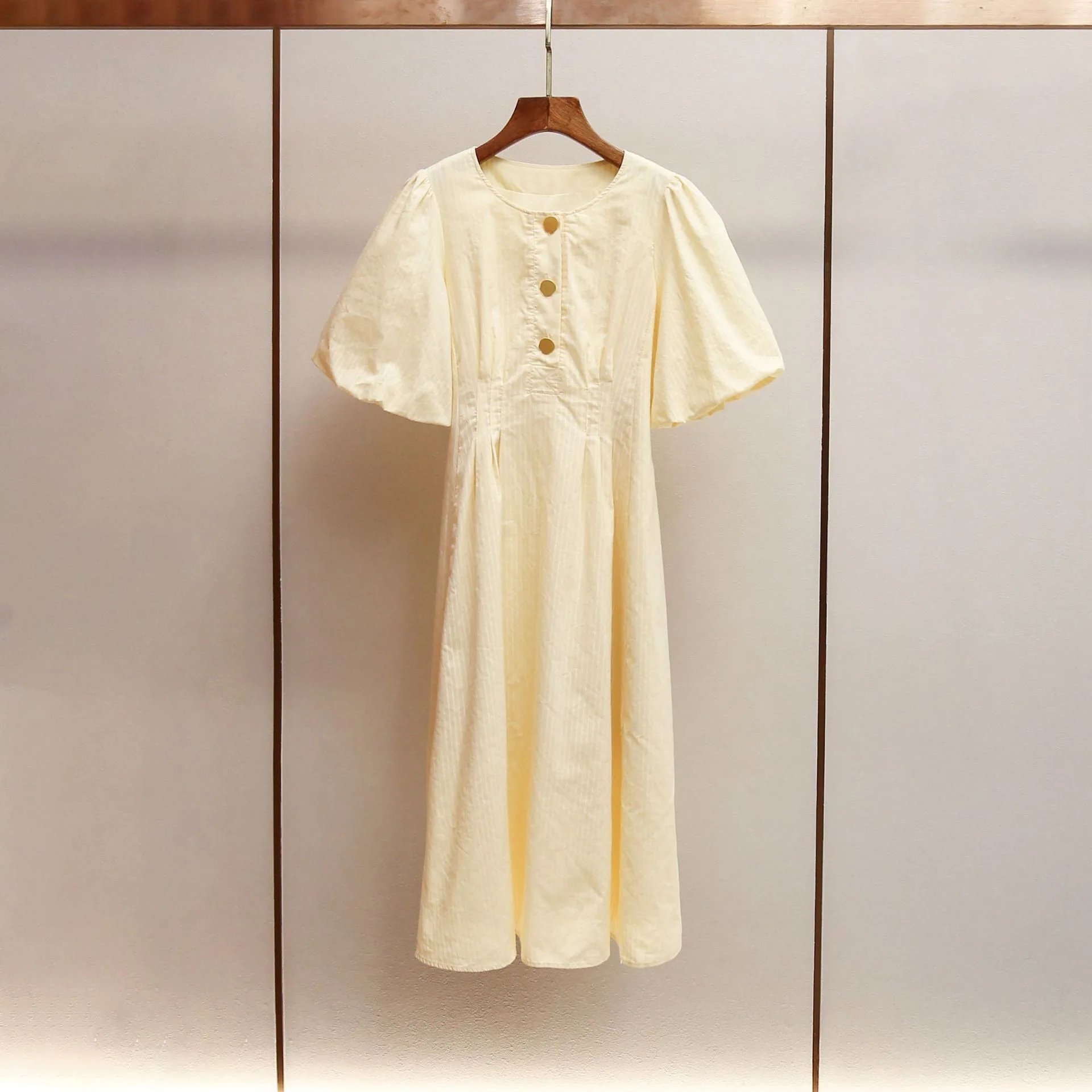 Sweet Korean Style Bubble Sleeve Waist-Cinching Commuter Wind Dress Women's Spring Summer New Arrival A-Line Knitted Dress
Sweet Korean Style Bubble Sleeve Waist-Cinching Commuter Wind Dress Women's Spring Summer New Arrival A-Line Knitted Dress