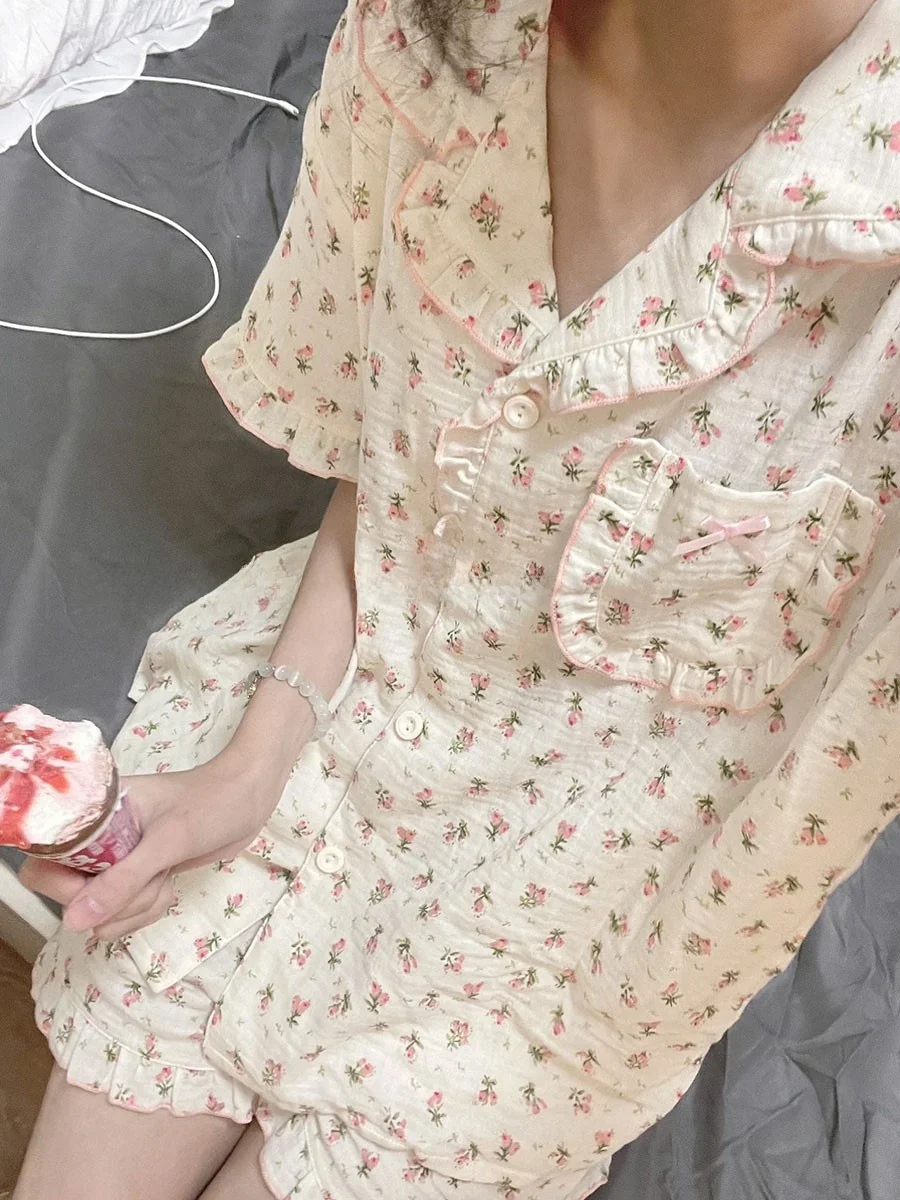 Новый летний комплект домашней одежды с цветочным принтом для женщин: легкий пижамный комплект из хлопка и полиэстера для милых девушек
Новый летний комплект домашней одежды с цветочным принтом для женщин: легкий пижамный комплект из хлопка и полиэстера для милых девушек