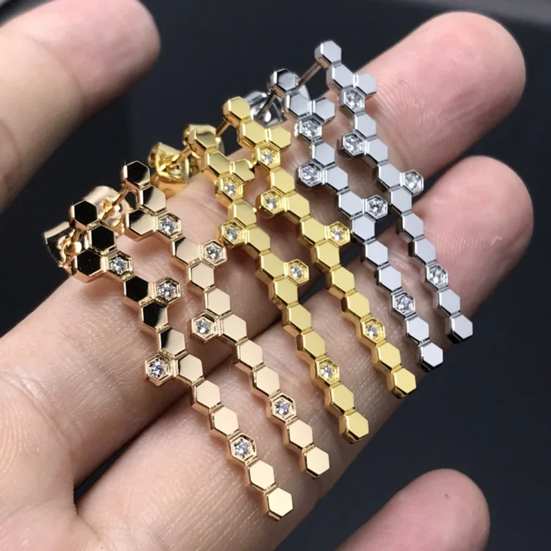 New Honeycomb Diamond Earrings Women's Precision Edition CNC Process Electroplated 18K Gold
New Honeycomb Diamond Earrings Women's Precision Edition CNC Process Electroplated 18K Gold