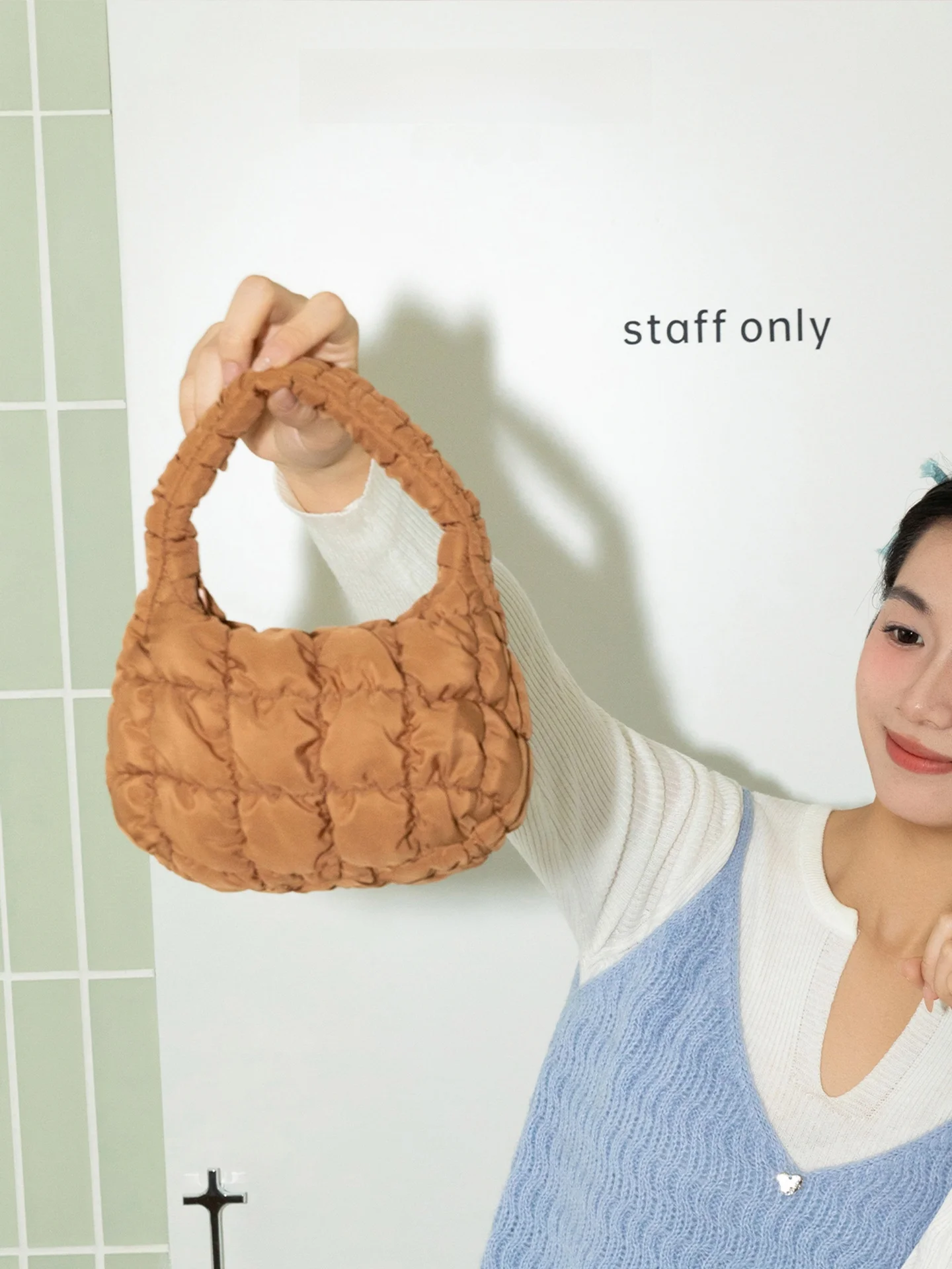 Cloud Folded Women's Handbag Commute Simple Ins Single Shoulder Armpit Bag Orange Girl Small Crowd Wave Dot Pattern
Cloud Folded Women's Handbag Commute Simple Ins Single Shoulder Armpit Bag Orange Girl Small Crowd Wave Dot Pattern