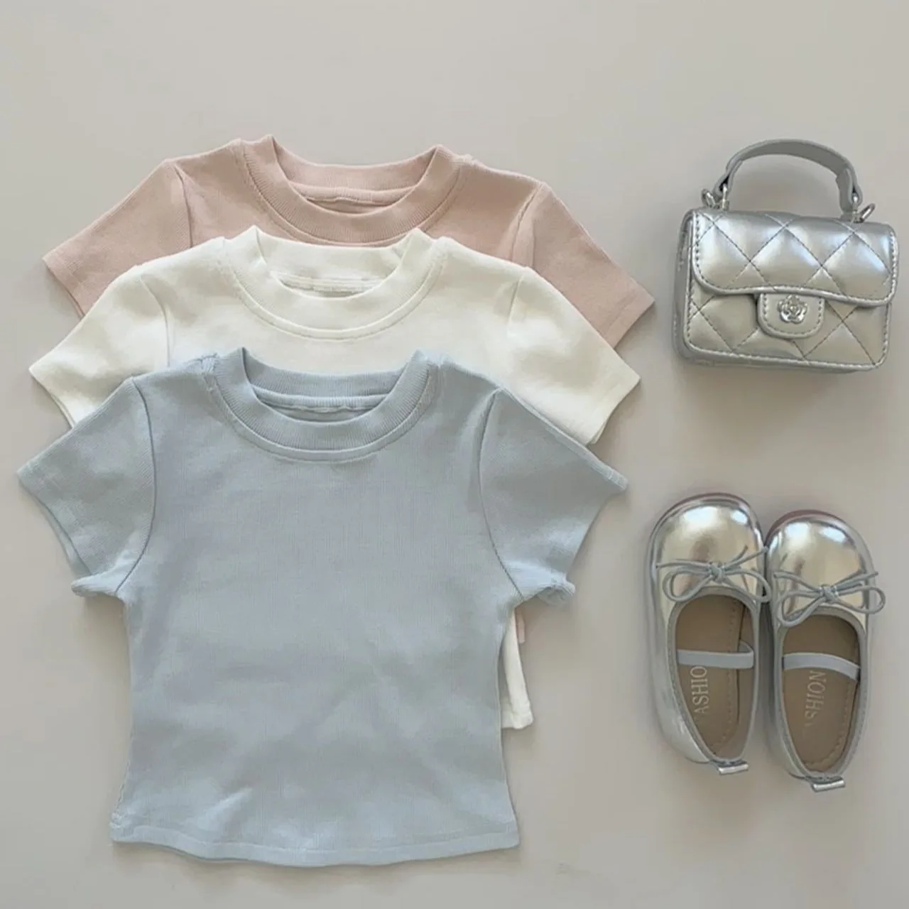 Girls' Short sleeved 2025 Summer New Girl's Korean Top Soft Sticky Light colored Basic T-shirt Spicy Girl Short
Girls' Short sleeved 2025 Summer New Girl's Korean Top Soft Sticky Light colored Basic T-shirt Spicy Girl Short