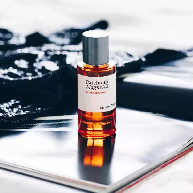 Унисекс-парфюм Extrait De Parfum с длительным древесным, фруктовым и цветочным ароматом, роскошный парфюм для мужчин и женщин, для ежедневного использования и особых случаев.
Унисекс-парфюм Extrait De Parfum с длительным древесным, фруктовым и цветочным ароматом, роскошный парфюм для мужчин и женщин, для ежедневного использования и особых случаев.