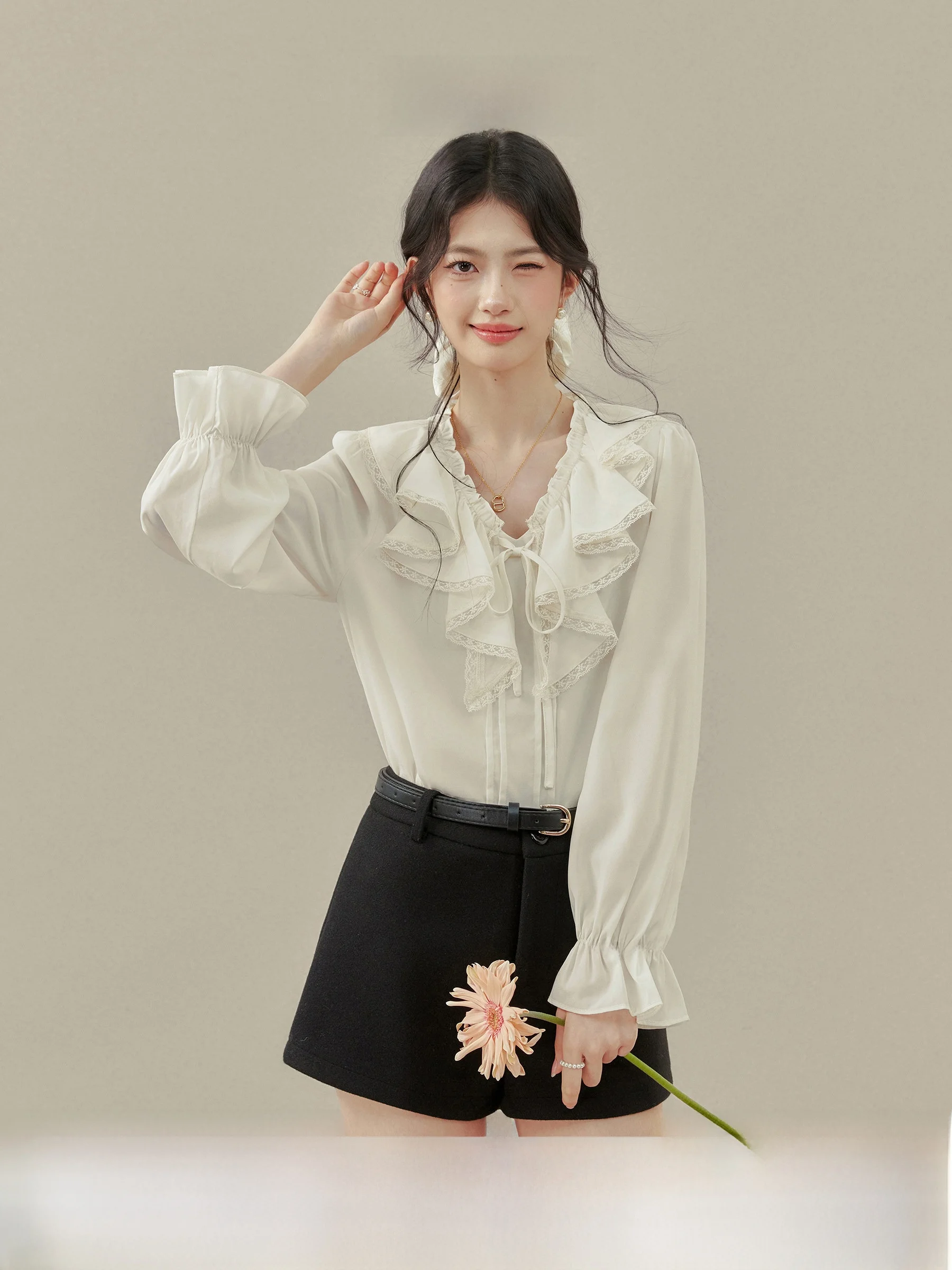 French Style V-Neck Blouse Women's Inner Wear Flared Sleeve Shirt QianJinQiuYi plus Size Fashionable Lace Trim Straight Cut
French Style V-Neck Blouse Women's Inner Wear Flared Sleeve Shirt QianJinQiuYi plus Size Fashionable Lace Trim Straight Cut