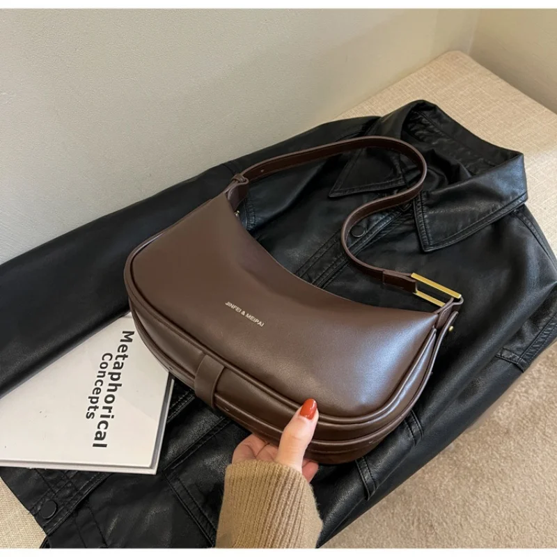 Fashionable and trendy solid-color handbag, simple and new small square bag, stylish and high-quality single-shoulder armpit bag
Fashionable and trendy solid-color handbag, simple and new small square bag, stylish and high-quality single-shoulder armpit bag