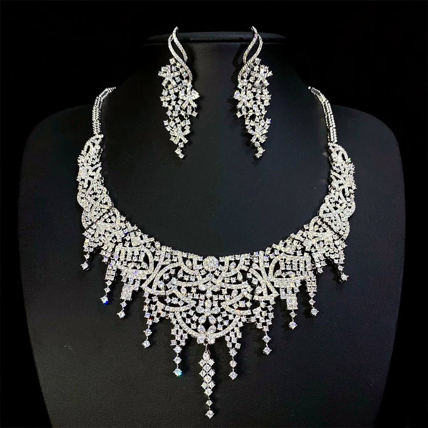 High quality light luxury sturdy grain jewellery necklace earrings 2pcs set Saudi women dress wedding party gift travel M-675 
High quality light luxury sturdy grain jewellery necklace earrings 2pcs set Saudi women dress wedding party gift travel M-675