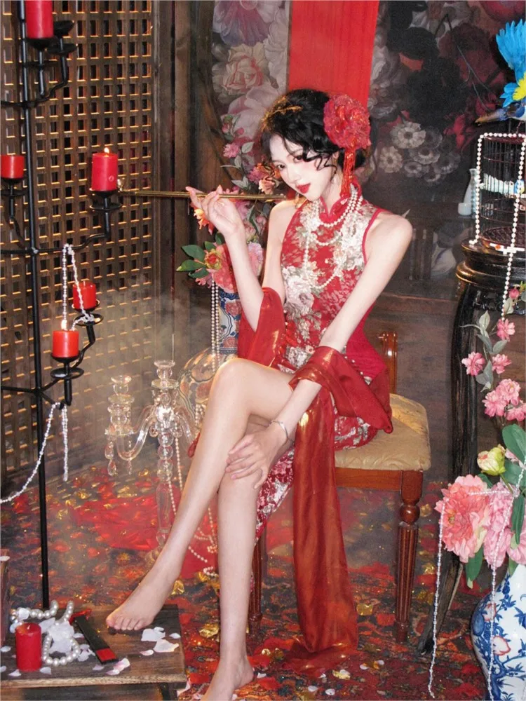 A new Chinese-style women's dress in red cheongsam with pure and hip-hugging feel
A new Chinese-style women's dress in red cheongsam with pure and hip-hugging feel