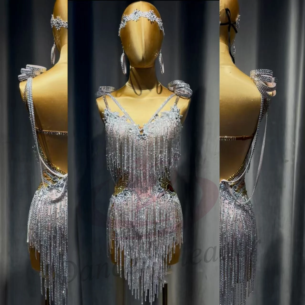 Костюм для латинских танцев AB Stone для женщин, взрослых и детей, высококачественный индивидуальный костюм с цветком и бусинами, черное платье для самбы в бассейне
Костюм для латинских танцев AB Stone для женщин, взрослых и детей, высококачественный индивидуальный костюм с цветком и бусинами, черное платье для самбы в бассейне