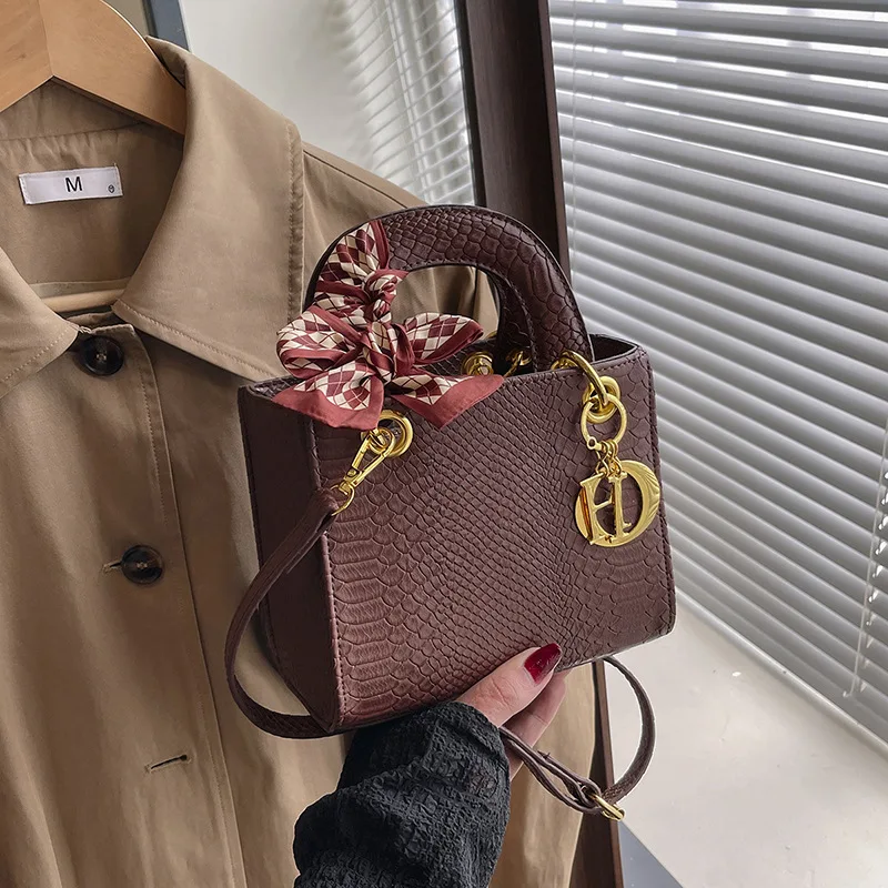 2025 New! Crocodile Embossed Handbag with Silk Scarf Weaving - Handle, Shoulder & Crossbody, Chic Women's Bag
2025 New! Crocodile Embossed Handbag with Silk Scarf Weaving - Handle, Shoulder & Crossbody, Chic Women's Bag