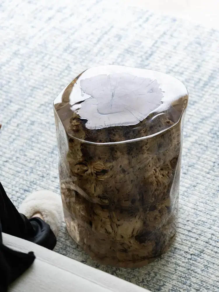 Wooden edge table, amber resin booth, porch shoe changing stool
Wooden edge table, amber resin booth, porch shoe changing stool