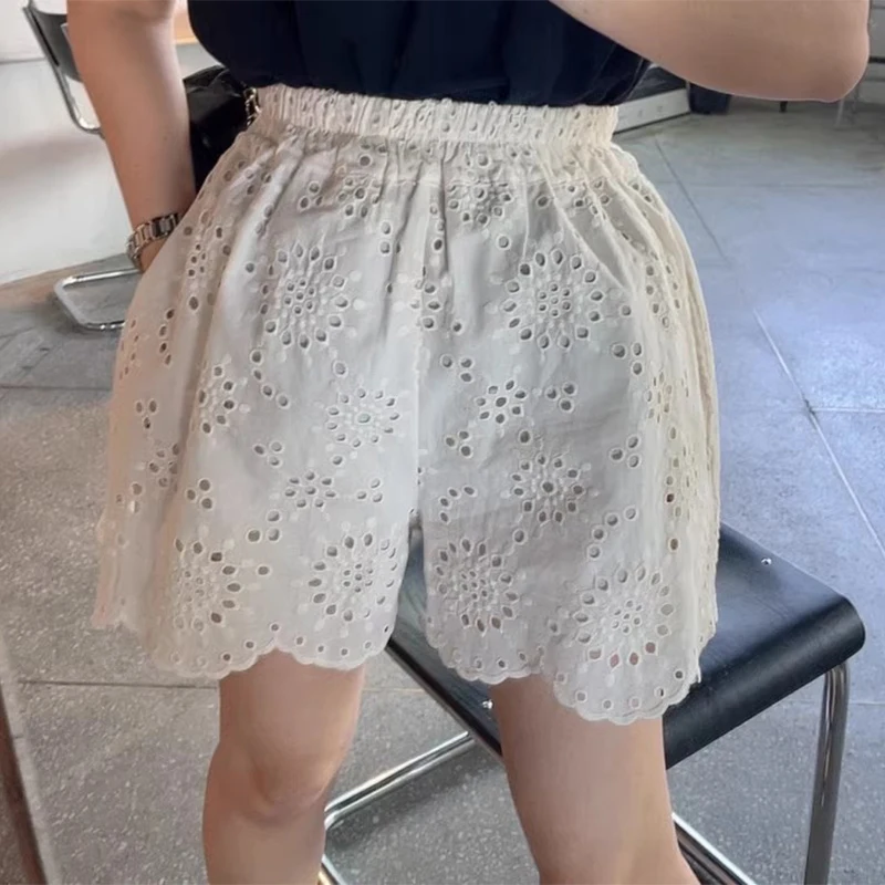 Gagarich Korean Chic Summer Item Niche Versatile Heavy Industry Hollow Hook Flower Design Bottom Lace Shorts Casual Pants Women
Gagarich Korean Chic Summer Item Niche Versatile Heavy Industry Hollow Hook Flower Design Bottom Lace Shorts Casual Pants Women