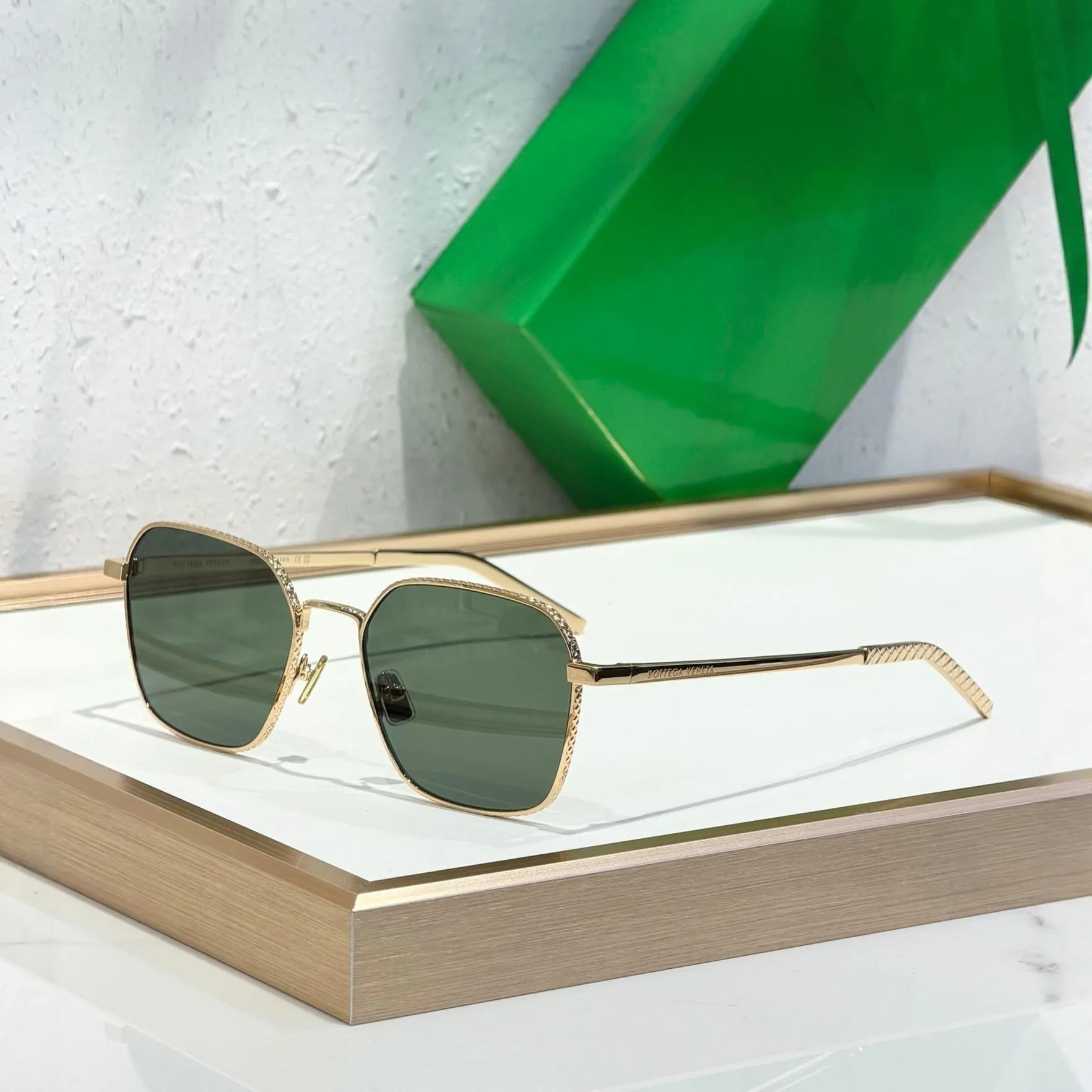 New Style Metal Square Frame Sunglasses, Fashionable High-End Sunglasses, Outdoor Sun Protection Sunglasses Bv1422Sa
New Style Metal Square Frame Sunglasses, Fashionable High-End Sunglasses, Outdoor Sun Protection Sunglasses Bv1422Sa