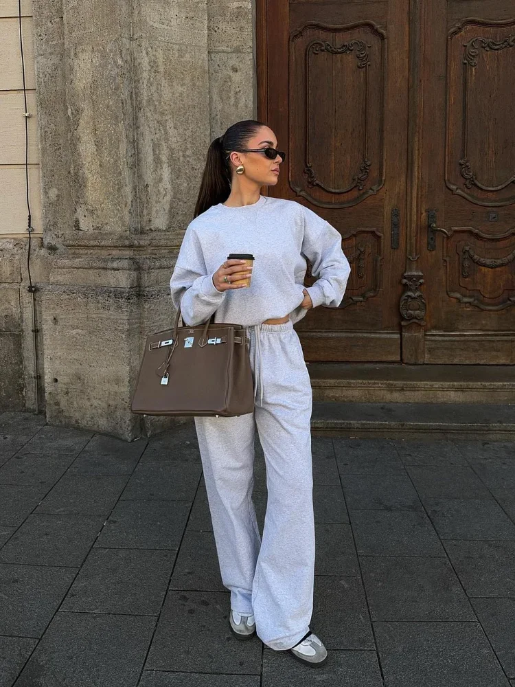 Sport Casual Grey Trouser Set For Woman Fashion Full Sleeves Round Neck Top Suits 2025 New Fall Street Commute Lady Pants Suit
Sport Casual Grey Trouser Set For Woman Fashion Full Sleeves Round Neck Top Suits 2025 New Fall Street Commute Lady Pants Suit
