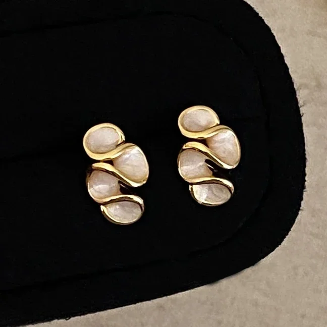 Real 925 Sterling Silver 14K Gold Enamel Twisted Folded Flower Stud Earring for Women Minimalist Cute Fine Jewelry Accessory 
Real 925 Sterling Silver 14K Gold Enamel Twisted Folded Flower Stud Earring for Women Minimalist Cute Fine Jewelry Accessory