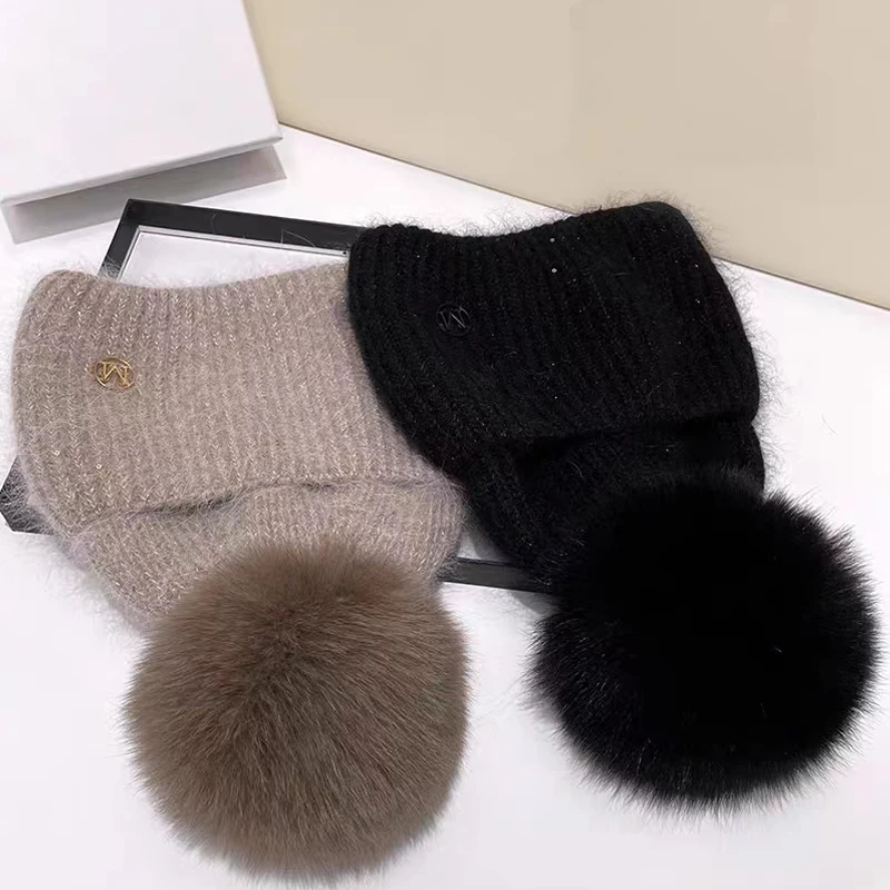 New In Hat Real fox Fur Pom Poms Hat Women Outdoor Warm Skullies Beanie Winter Hat for Women Rabbit Knitted Thick Cap Christmas
New In Hat Real fox Fur Pom Poms Hat Women Outdoor Warm Skullies Beanie Winter Hat for Women Rabbit Knitted Thick Cap Christmas