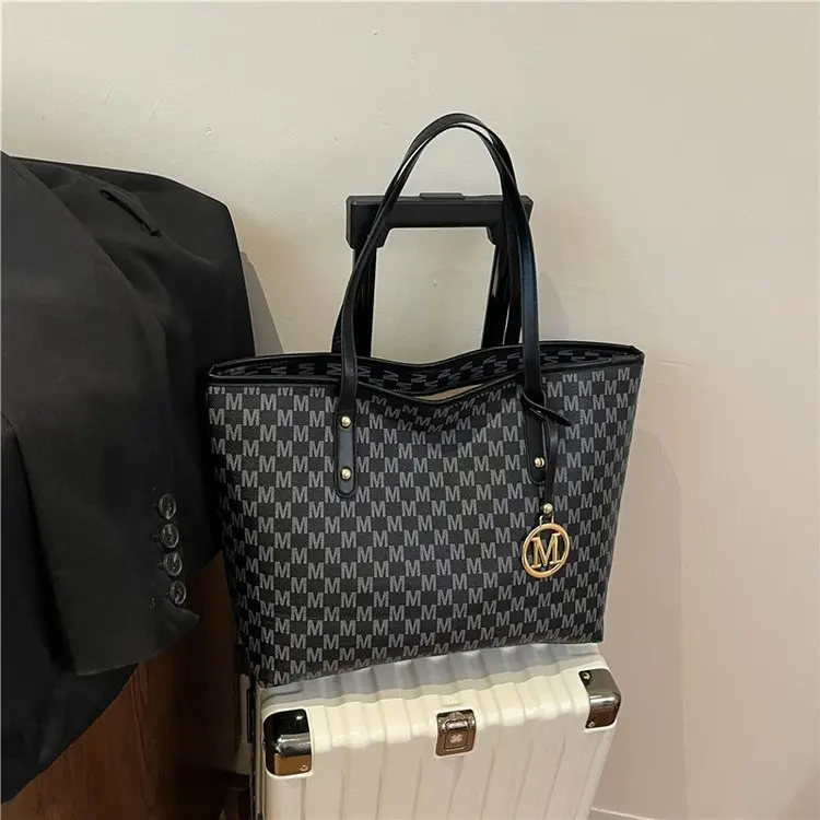 2026 AW Women's Large Capacity Tote Bag, Vintage Quilted Soft Leather Multi-way Shoulder Purse for Work Commute & Casual Dating
2026 AW Women's Large Capacity Tote Bag, Vintage Quilted Soft Leather Multi-way Shoulder Purse for Work Commute & Casual Dating