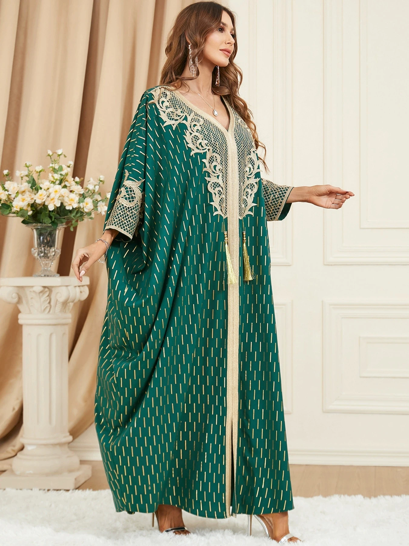 African Muslim Women's Dress Abayas Bat Sleeves Abaya Loose Large Luxury Fashion Tassel Islamic Vest Moroccan Robe
African Muslim Women's Dress Abayas Bat Sleeves Abaya Loose Large Luxury Fashion Tassel Islamic Vest Moroccan Robe