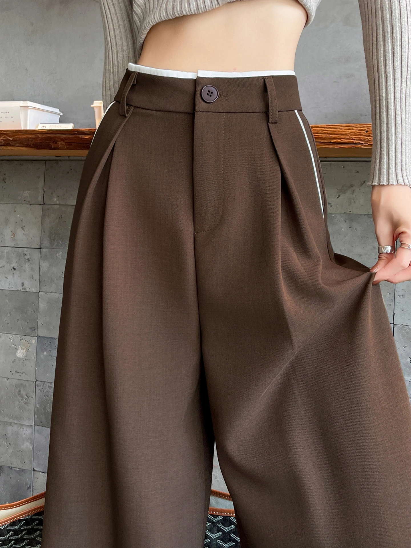 Винтажные широкие брюки с высокой талией, женские свободные повседневные брюки кофейного цвета, костюм прямого кроя, весенний сезон, удобный
Винтажные широкие брюки с высокой талией, женские свободные повседневные брюки кофейного цвета, костюм прямого кроя, весенний сезон, удобный