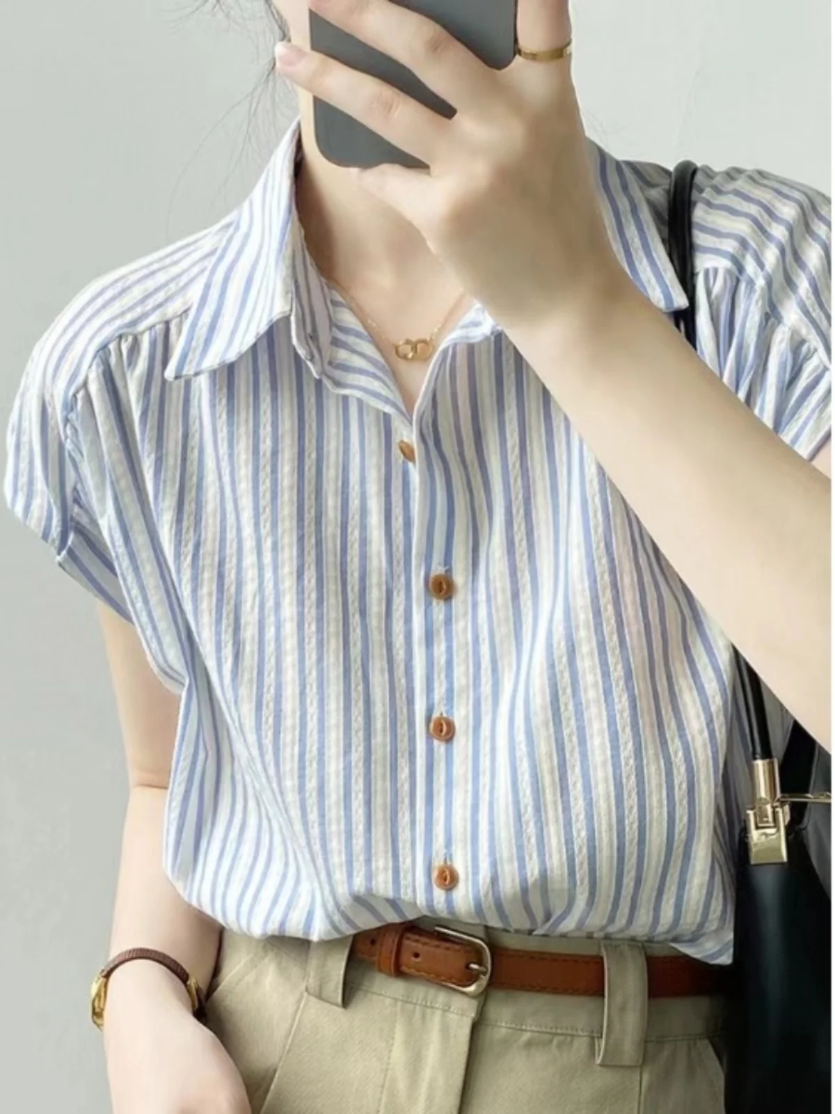 Casual Loose Short Sleeve Shirt Women's Summer Versatile Commute Vintage Style Striped Fly Sleeve Collar Top
Casual Loose Short Sleeve Shirt Women's Summer Versatile Commute Vintage Style Striped Fly Sleeve Collar Top