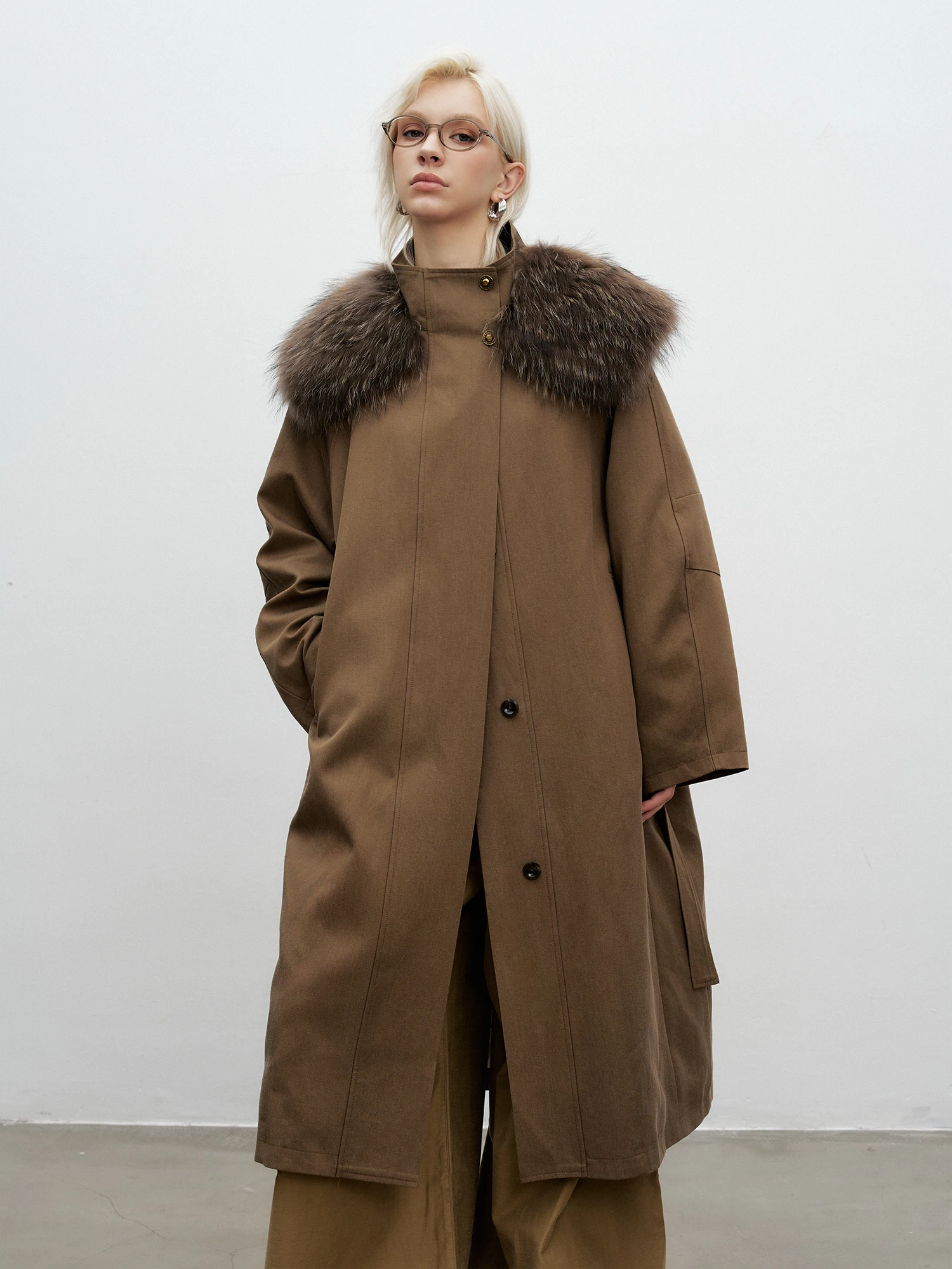 Зимняя длинная парка ManMona с белым гусиным пухом, меховым воротником из кролика, женская куртка в корейском стиле для повседневной носки, с внутренней подкладкой из других материалов
Зимняя длинная парка ManMona с белым гусиным пухом, меховым воротником из кролика, женская куртка в корейском стиле для повседневной носки, с внутренней подкладкой из других материалов