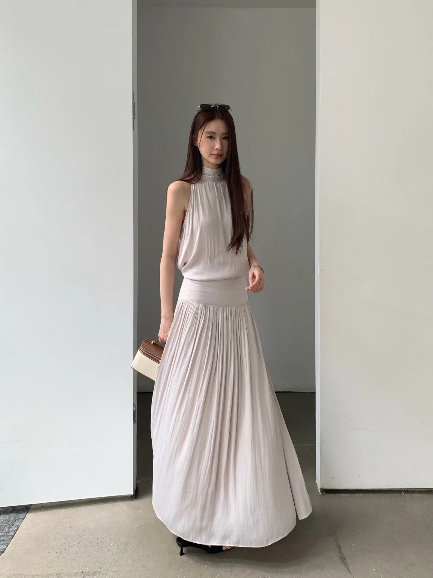 Elegant Pleated Skirt Women's Summer New Style Draped Long Skirt Light Maturity Wind Bell Sleeve Midi Skirt High Waist A-Line
Elegant Pleated Skirt Women's Summer New Style Draped Long Skirt Light Maturity Wind Bell Sleeve Midi Skirt High Waist A-Line