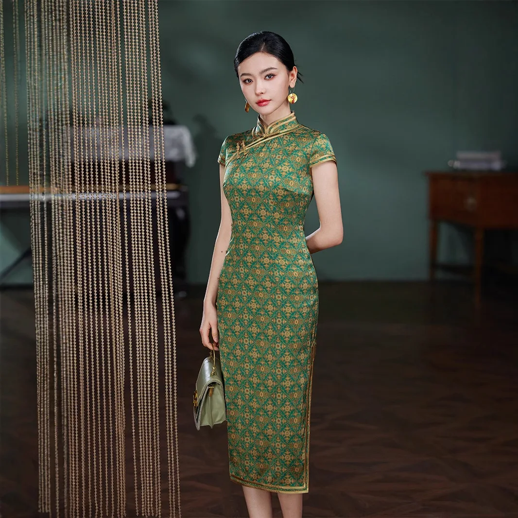 Silk High-Grade Green Floral Traditional Vintage Modern Cheongsam Qipao Mid-Length Temperament Improved Dress Wearable
Silk High-Grade Green Floral Traditional Vintage Modern Cheongsam Qipao Mid-Length Temperament Improved Dress Wearable
