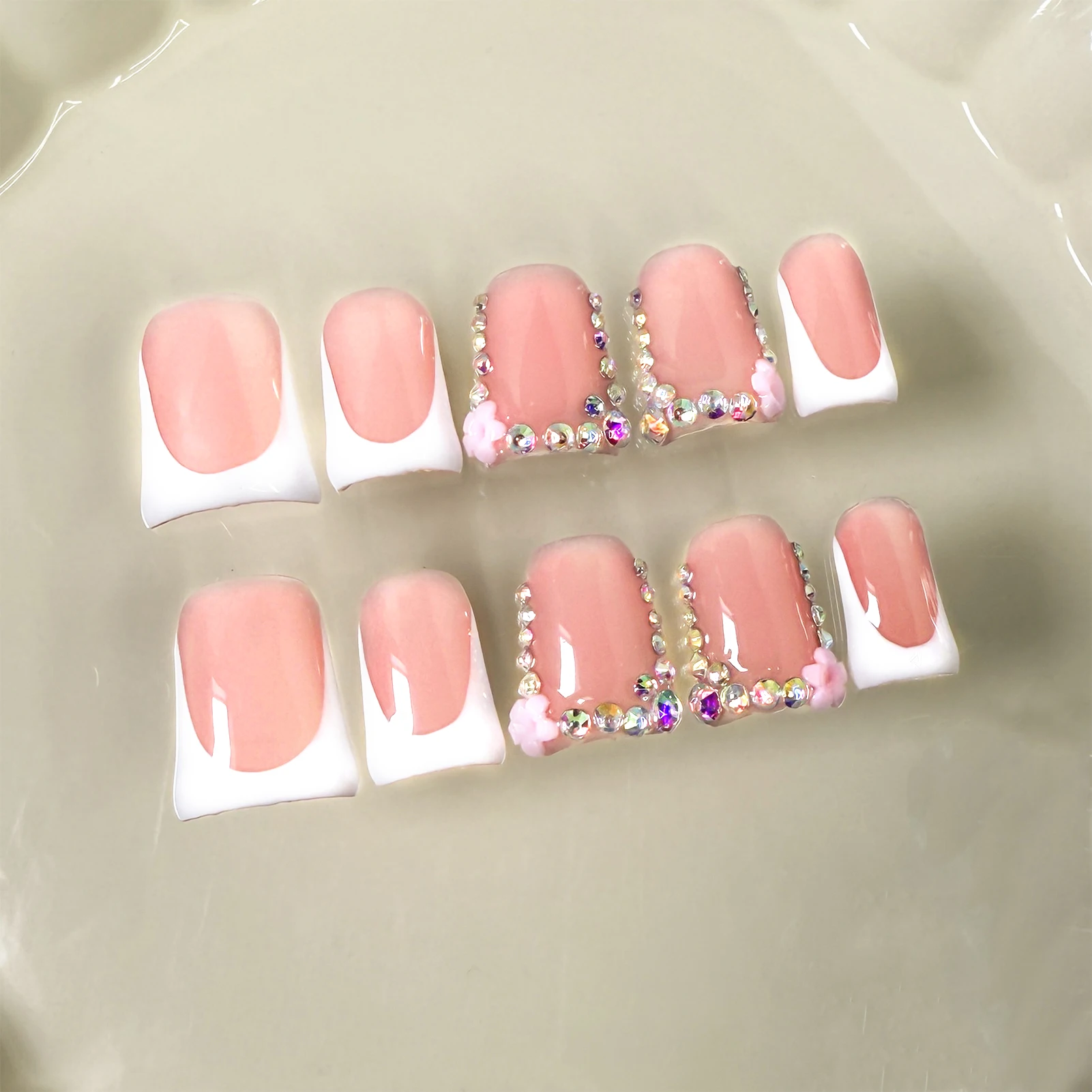 10pcs Handamde Press on Nails White French Duckbilled Shaped Fake Nails Full Diamond Design Glitter Fashion False Nail Tips
10pcs Handamde Press on Nails White French Duckbilled Shaped Fake Nails Full Diamond Design Glitter Fashion False Nail Tips
