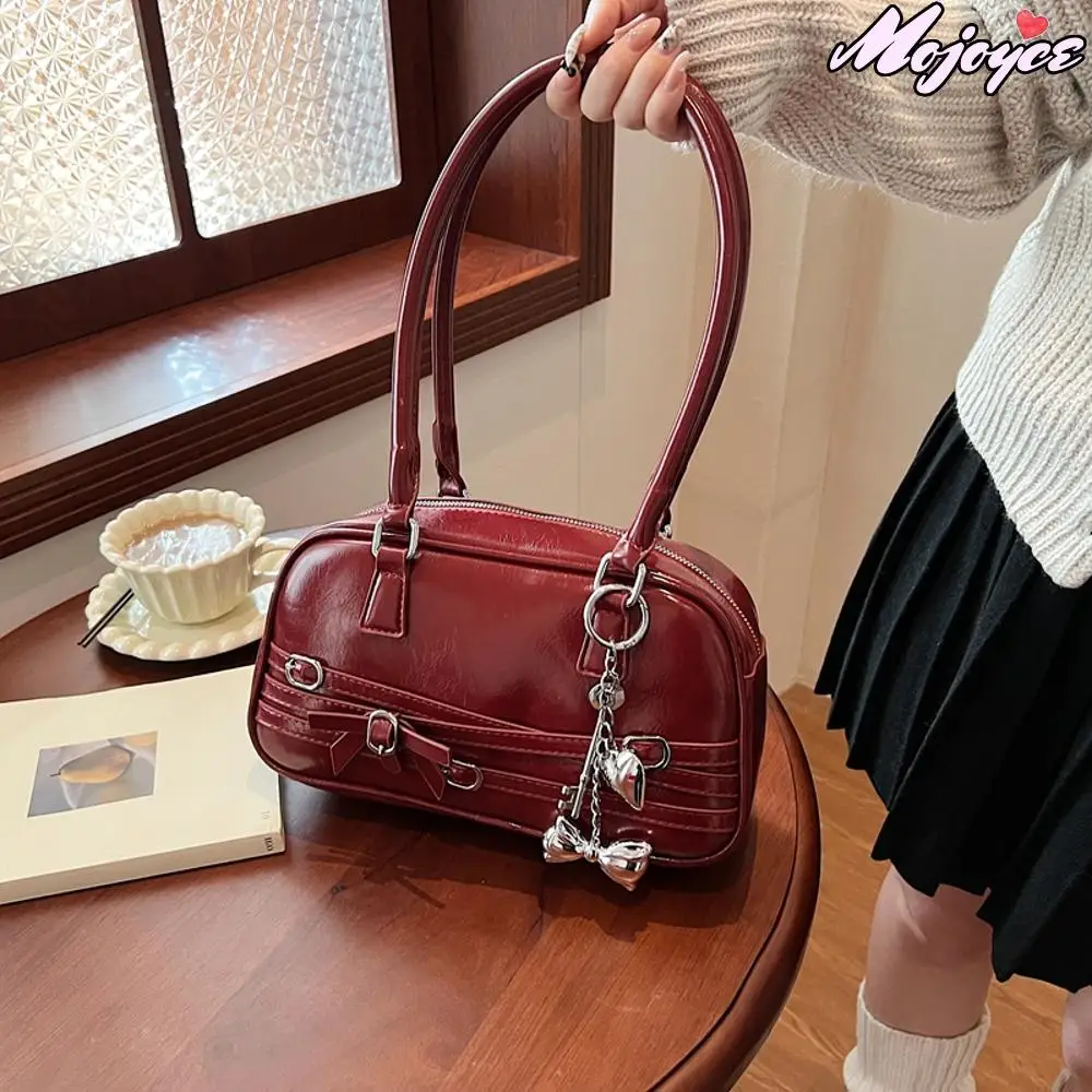 Vintage PU Leather Women Bowknot Shoulder Bag Large Capacity Boston Handbag 2025 Korean Version Tote Bag Ladies Solid Pillow Bag
Vintage PU Leather Women Bowknot Shoulder Bag Large Capacity Boston Handbag 2025 Korean Version Tote Bag Ladies Solid Pillow Bag