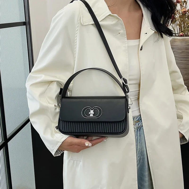 Elegant Leather Handbag For Women With Gold Hardware - Classic Shoulder Bag By Famous Brand Spacious
Elegant Leather Handbag For Women With Gold Hardware - Classic Shoulder Bag By Famous Brand Spacious