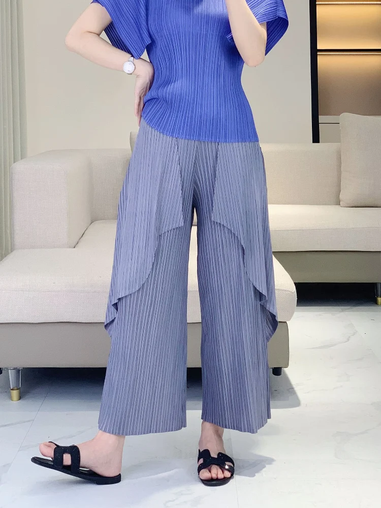 Miyake Высококачественные плиссированные свободные модные повседневные универсальные однотонные женские прямые брюки 2025 летние новые повседневные брюки
Miyake Высококачественные плиссированные свободные модные повседневные универсальные однотонные женские прямые брюки 2025 летние новые повседневные брюки