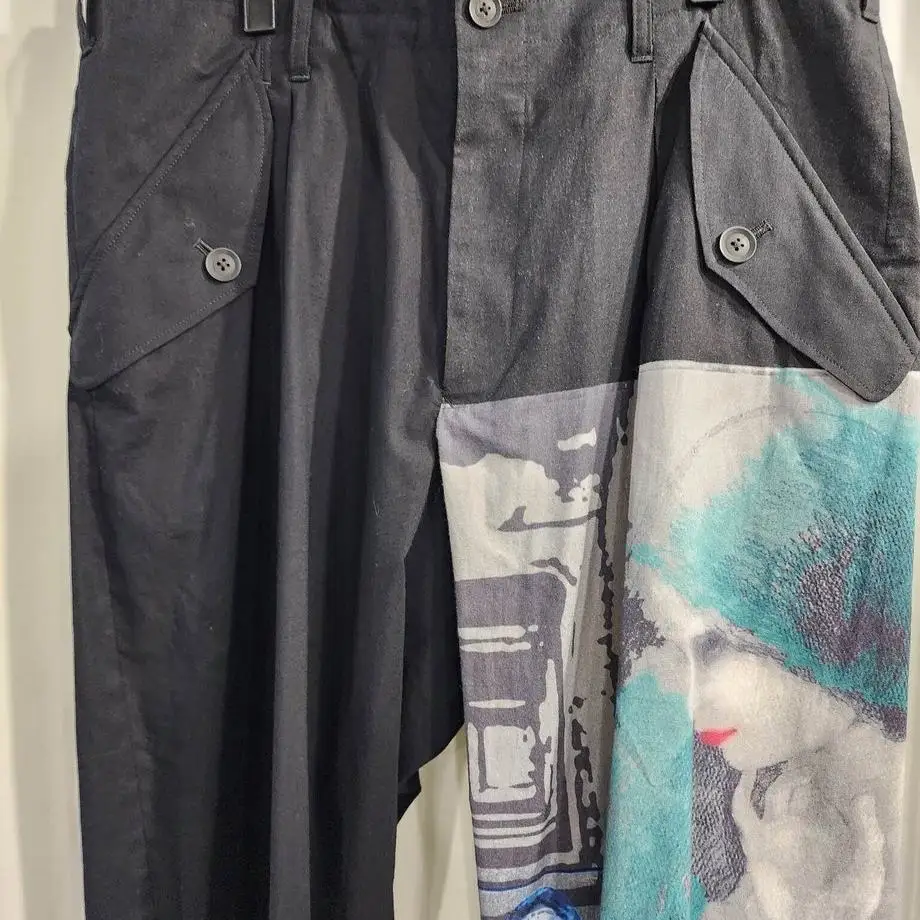 TOP-YAMAMOTO ® printed patchwork wide-leg pants for men, black high street style casual pants
TOP-YAMAMOTO ® printed patchwork wide-leg pants for men, black high street style casual pants