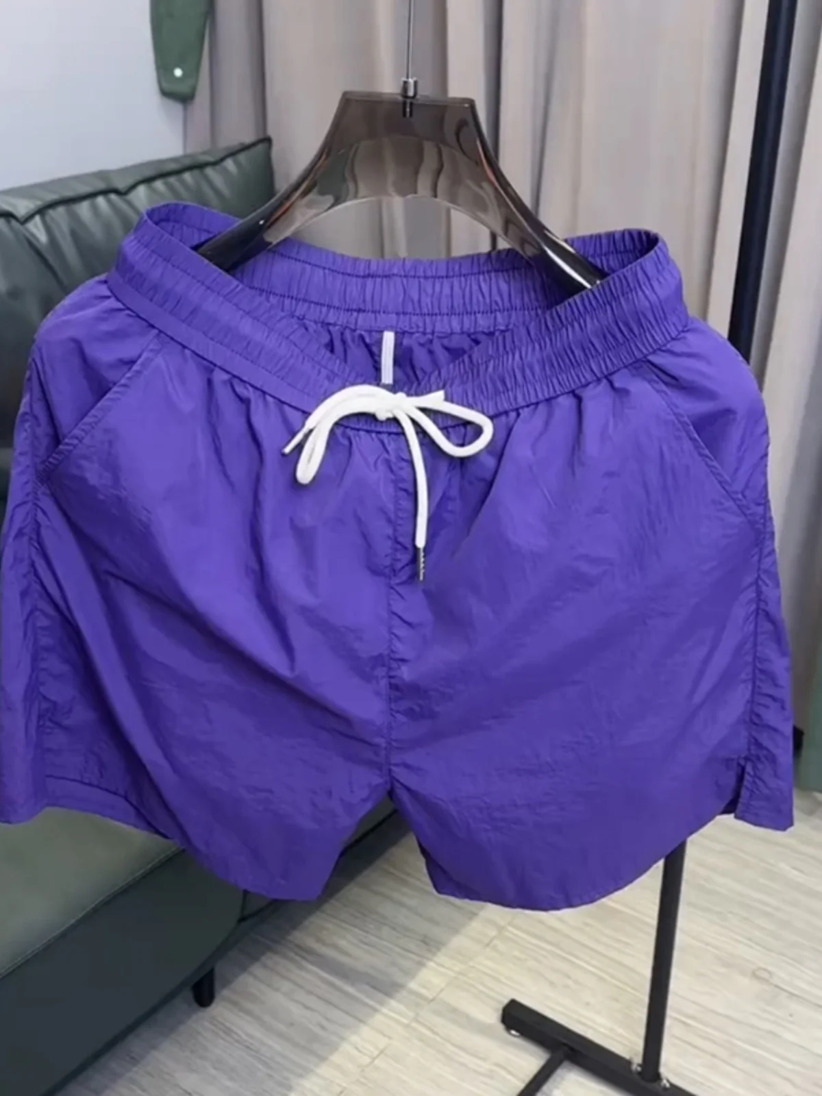 Быстросохнущие тонкие шорты из ледяного шелка для пляжа, с эластичным поясом, свободного кроя, летние спортивные повседневные брюки, молодежные, из полиэфирного волокна, прямого кроя
Быстросохнущие тонкие шорты из ледяного шелка для пляжа, с эластичным поясом, свободного кроя, летние спортивные повседневные брюки, молодежные, из полиэфирного волокна, прямого кроя