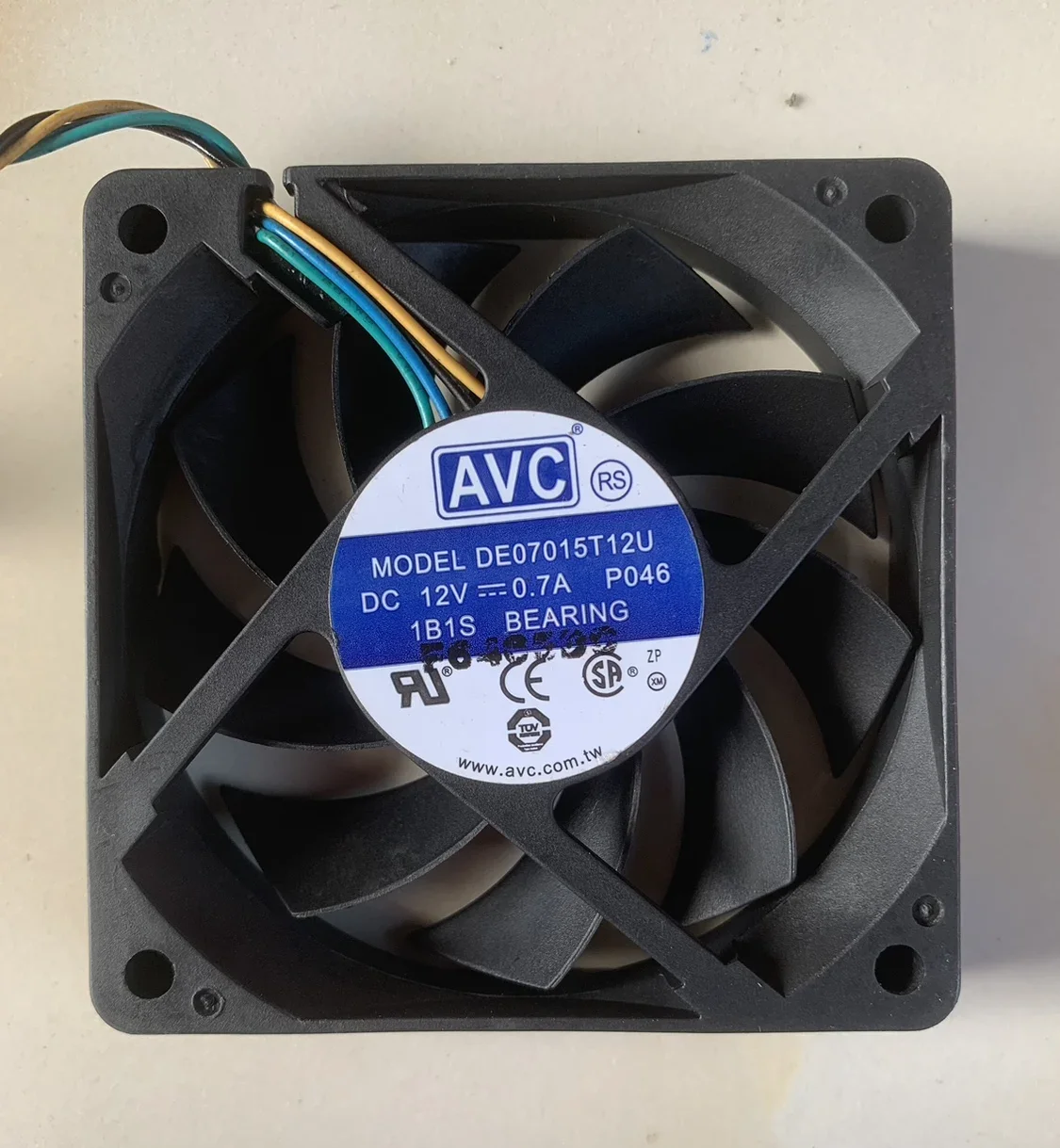 AVC DE07015T12U P046 DC 12V 0.7A 70x70x15mm 4-Wire Server Cooling Fan
AVC DE07015T12U P046 DC 12V 0.7A 70x70x15mm 4-Wire Server Cooling Fan