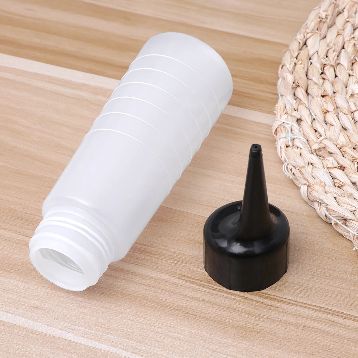 Squeeze Applicator Bottle 15X5X4Cm Tip With Scale For Hair Color Shampoo Conditioner Empty Plastic Dispenser Black White
Squeeze Applicator Bottle 15X5X4Cm Tip With Scale For Hair Color Shampoo Conditioner Empty Plastic Dispenser Black White