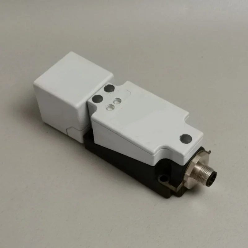 Совершенно новый оригинальный датчик считывающей головки 077715 CES-A-LNA-SC 077750 CES-A-C5E-01
Совершенно новый оригинальный датчик считывающей головки 077715 CES-A-LNA-SC 077750 CES-A-C5E-01