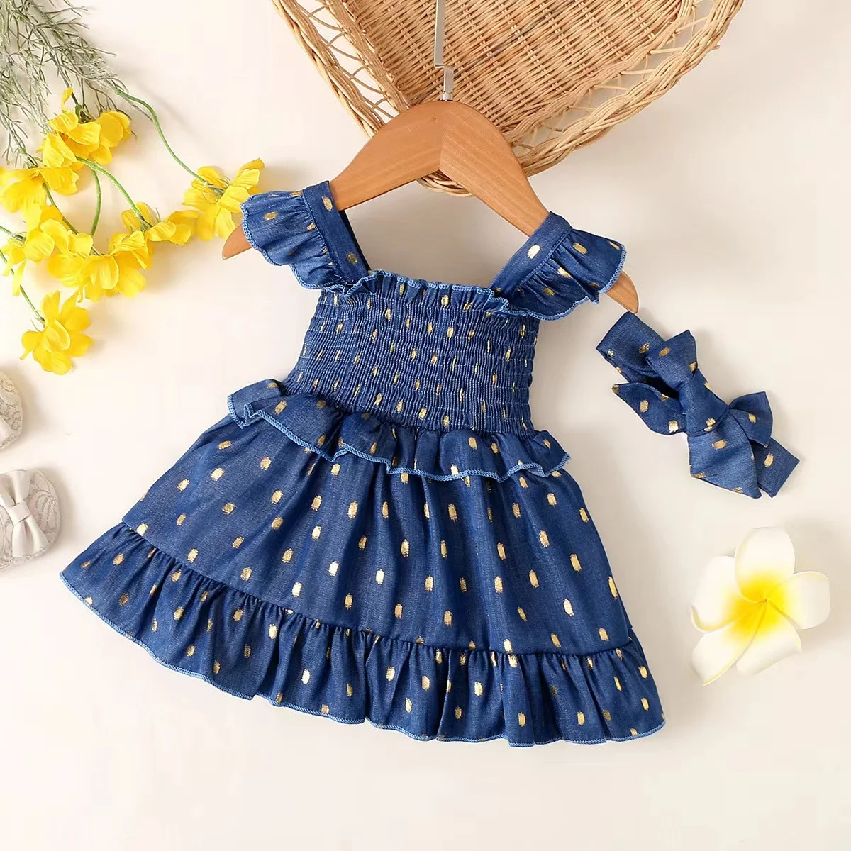 Toddler girl's Shoulder Strap With Round dot Pleated edge+Headband Summer Fashion Dress Suitable for Cute Girls Aged 0-2 Years 
Toddler girl's Shoulder Strap With Round dot Pleated edge+Headband Summer Fashion Dress Suitable for Cute Girls Aged 0-2 Years